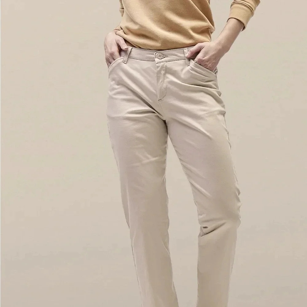 Lee relaxed fit women classic style 4 pocket pants size 16 m color Parchment